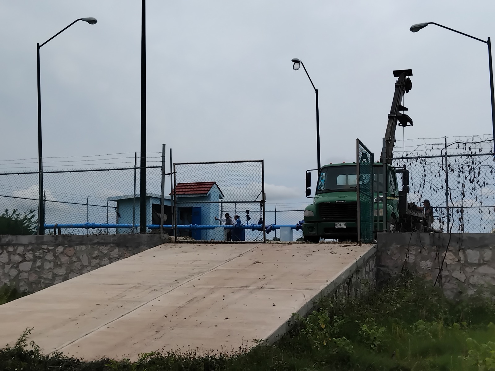 Restablecen agua y luz en Villa unión