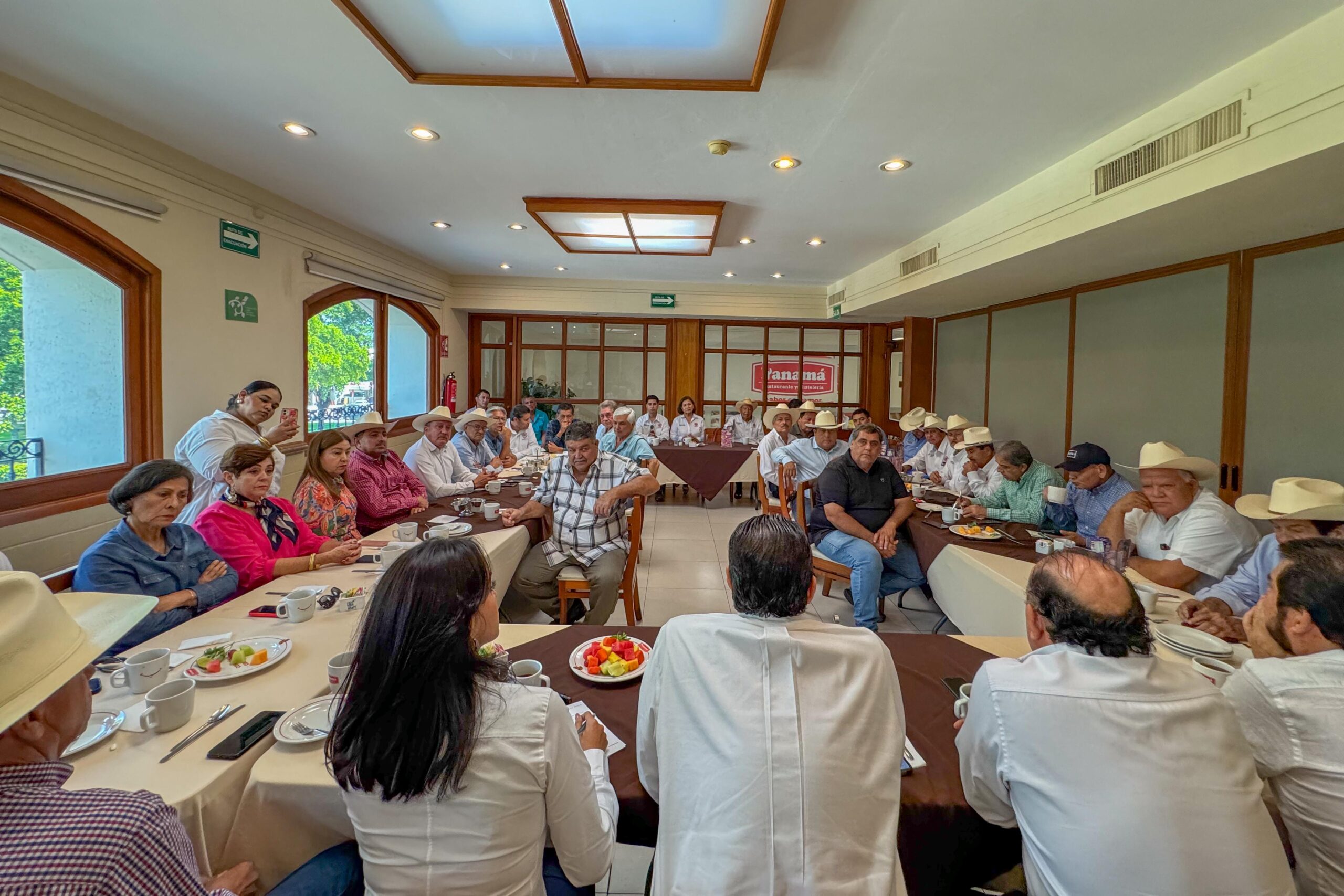 Reunión entre la LCA e Ismael Bello Esquivel en Culiacán, Sinaloa