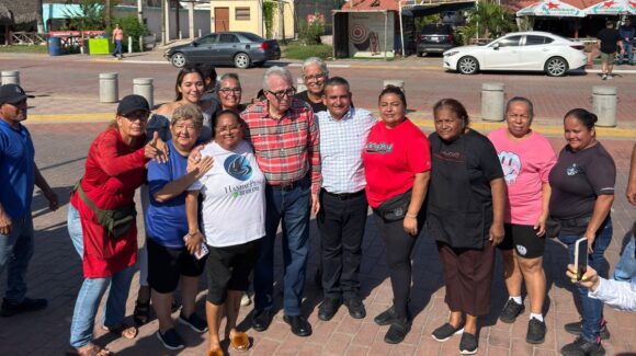 A reforzar la seguridad y apoyos, se compromete Rocha en su visita a Altata, en Navolato, Sinaloa