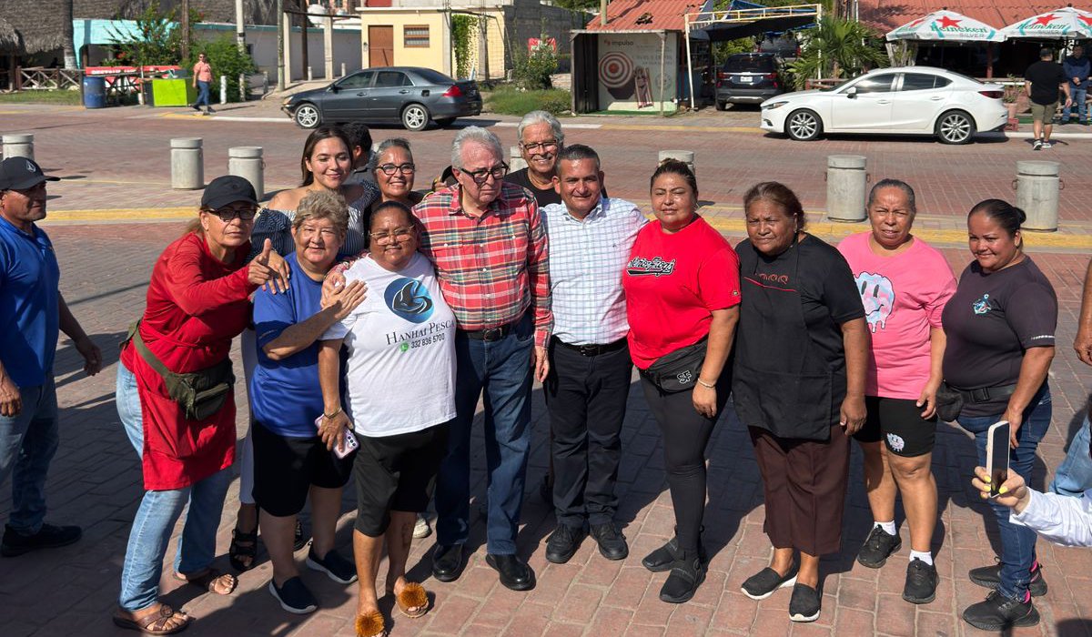 Rocha Moya visita la bahía de Altata, en Navolato, Sinaloa
