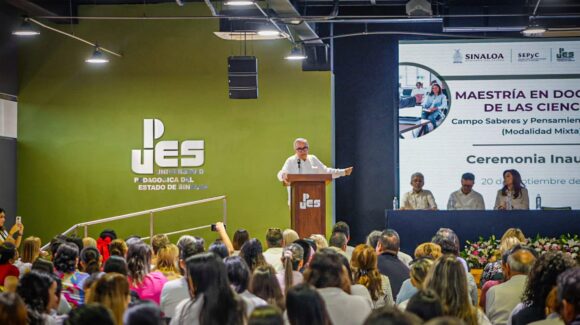 Con el objetivo de elevar la calidad educativa en Sinaloa, Rocha Moya inaugura maestría en Docencia en la UPES