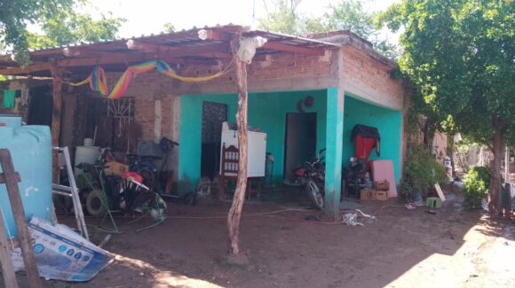 “Andaban nadando las borregas”, narra José, afectado por arroyo Cuatro Vientos, en San Marcial, Guasave, Sinaloa