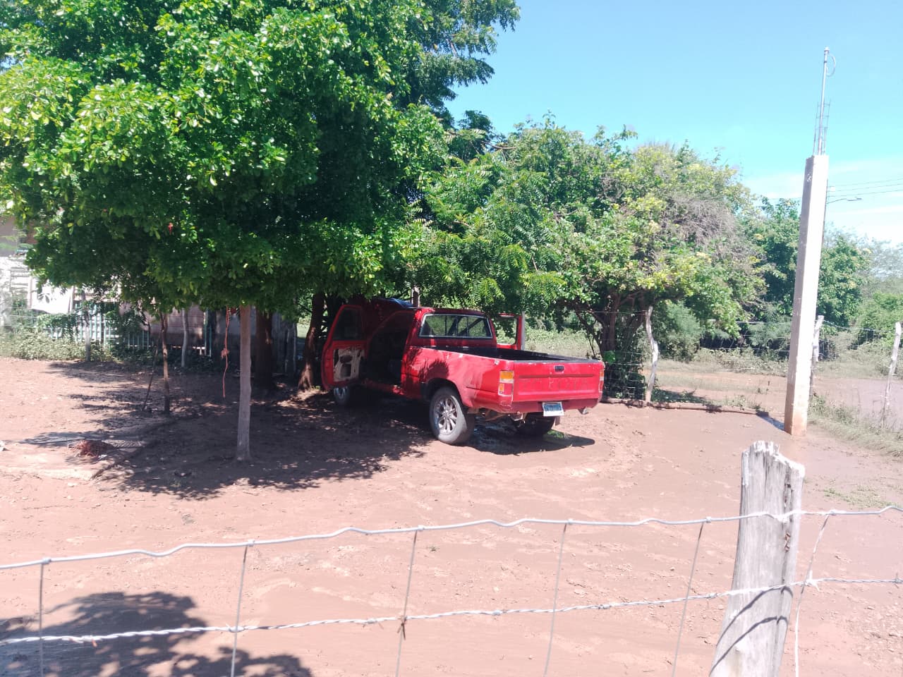 vehículos afectados por desbordamiento de arroyo en la comunidad de San Marcial, Guasave, Sinaloa