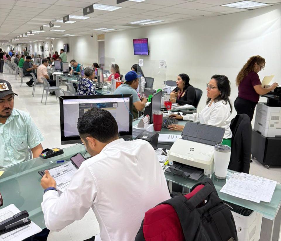 el gobierno llama a los ciudadaos a poner al corriente sus impuestos