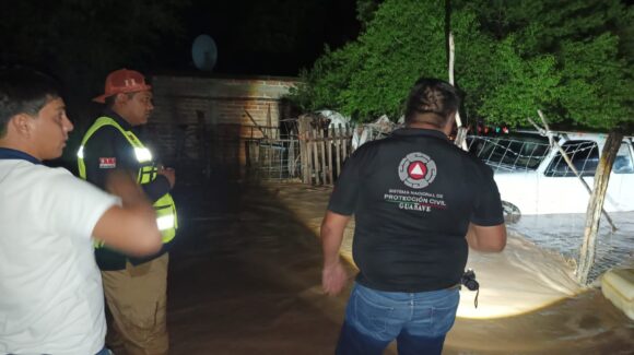 “Se niegan a dejar su casa”; al menos 30 domicilios y 100 afectados deja desbordamiento del arroyo Cuatro Vientos, en San Marcial, Guasave