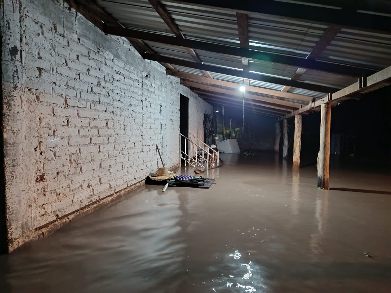 se desborda el arroyo cuatro vientos en san marcial