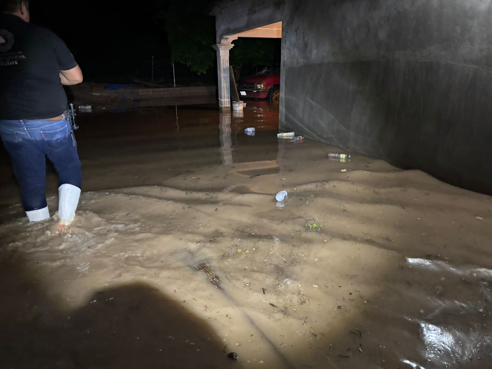 se desborda el arroyo cuatro vientos en san marcial