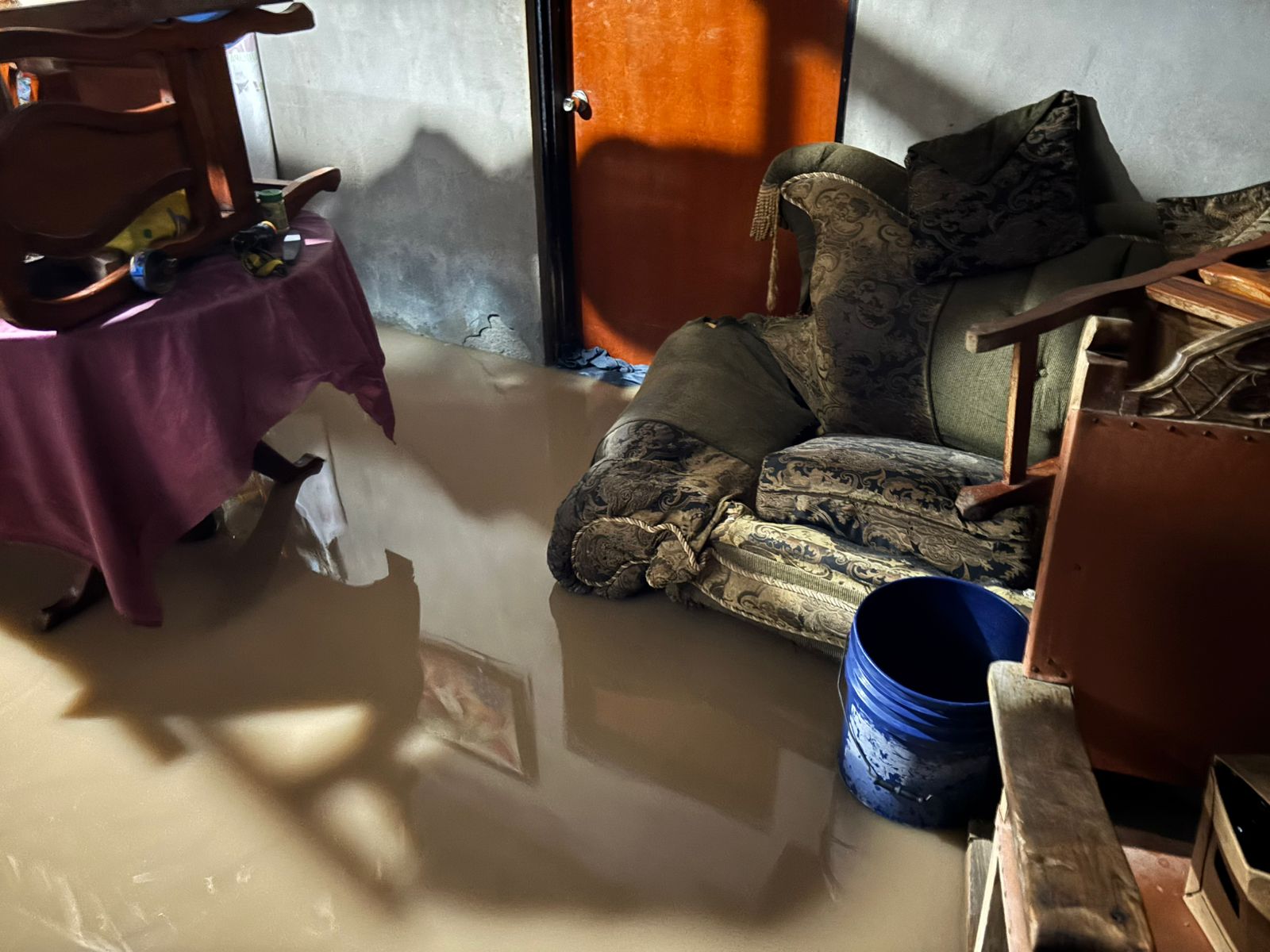 se desborda el arroyo cuatro vientos en san marcial