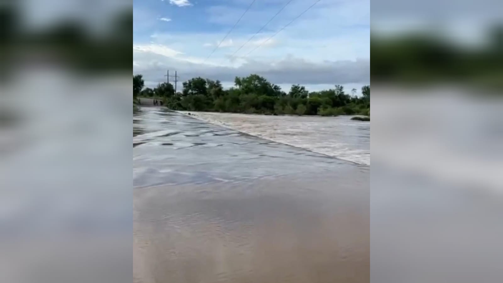 se desborda el arroyo del caiman, en sinaloa municipio