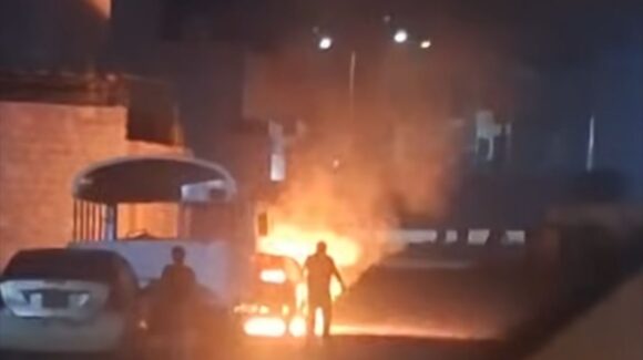 Se incendia vehículo en fraccionamiento Hacienda del Seminario, en Mazatlán, Sinaloa