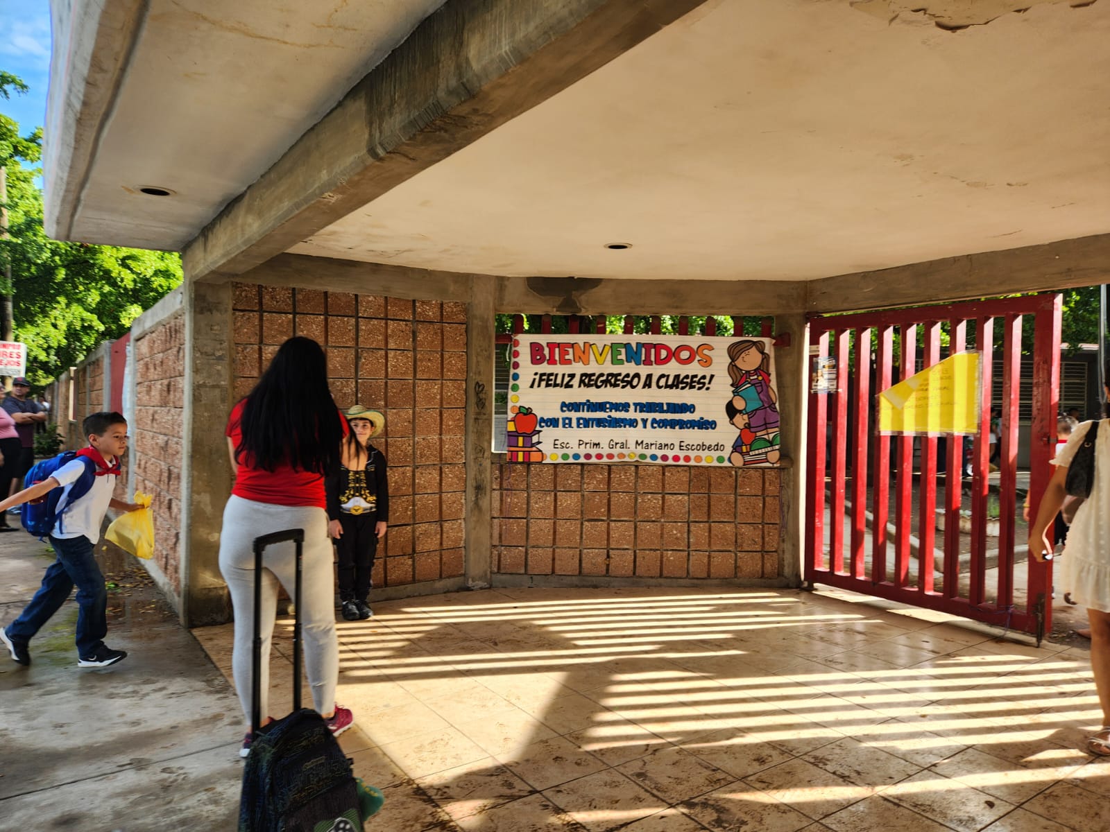 se visten de adelita y charros alumnos de primaria en guasave