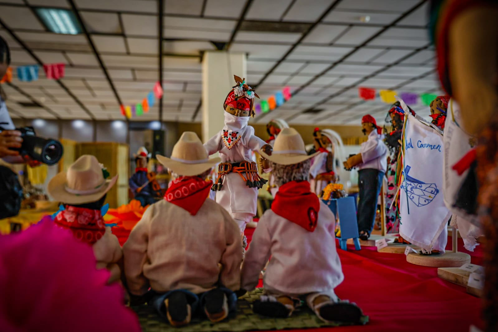 semujeres inaugura exposicion de la mujer indigena demostracion