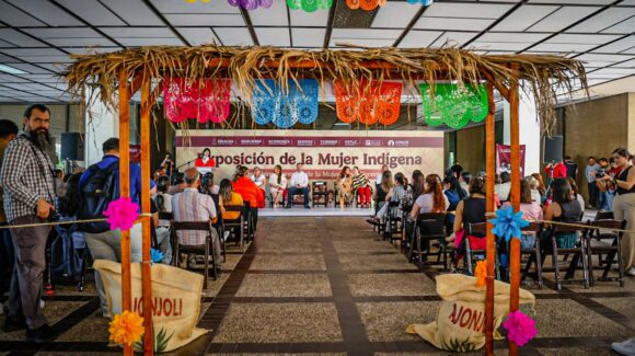 Con la finalidad de visibilizar y reconocer su labor, Semujeres inaugura exposición de la mujer indígena