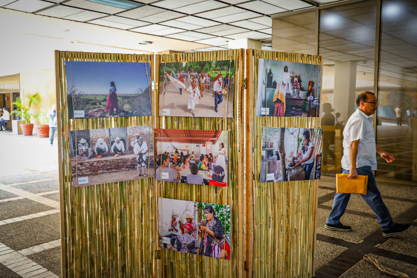 semujeres inaugura exposicion de la mujer indigena en sinaloa fotografias