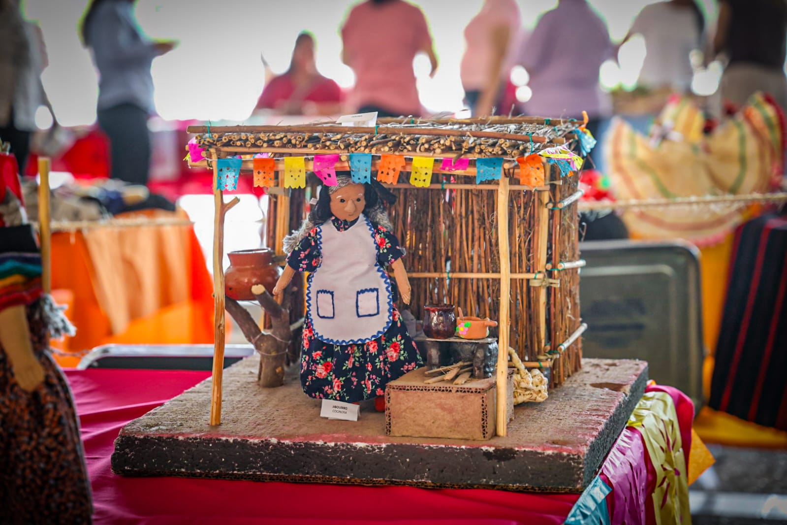 semujeres inaugura exposicion de la mujer indigena presentan