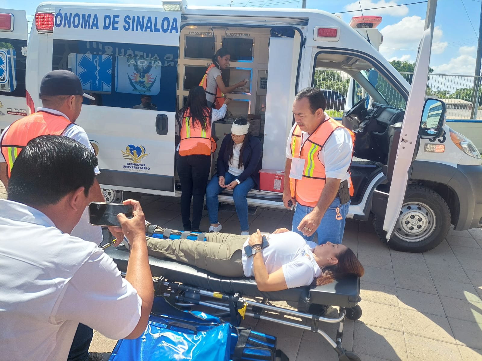 Simulacro de sismo en la torre académica de la UAS en Salvador Alvarado