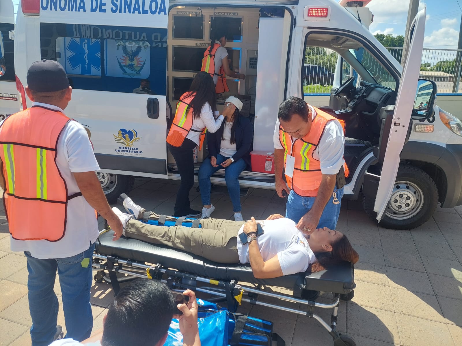 Simulacro de sismo en la torre académica de la UAS en Salvador Alvarado