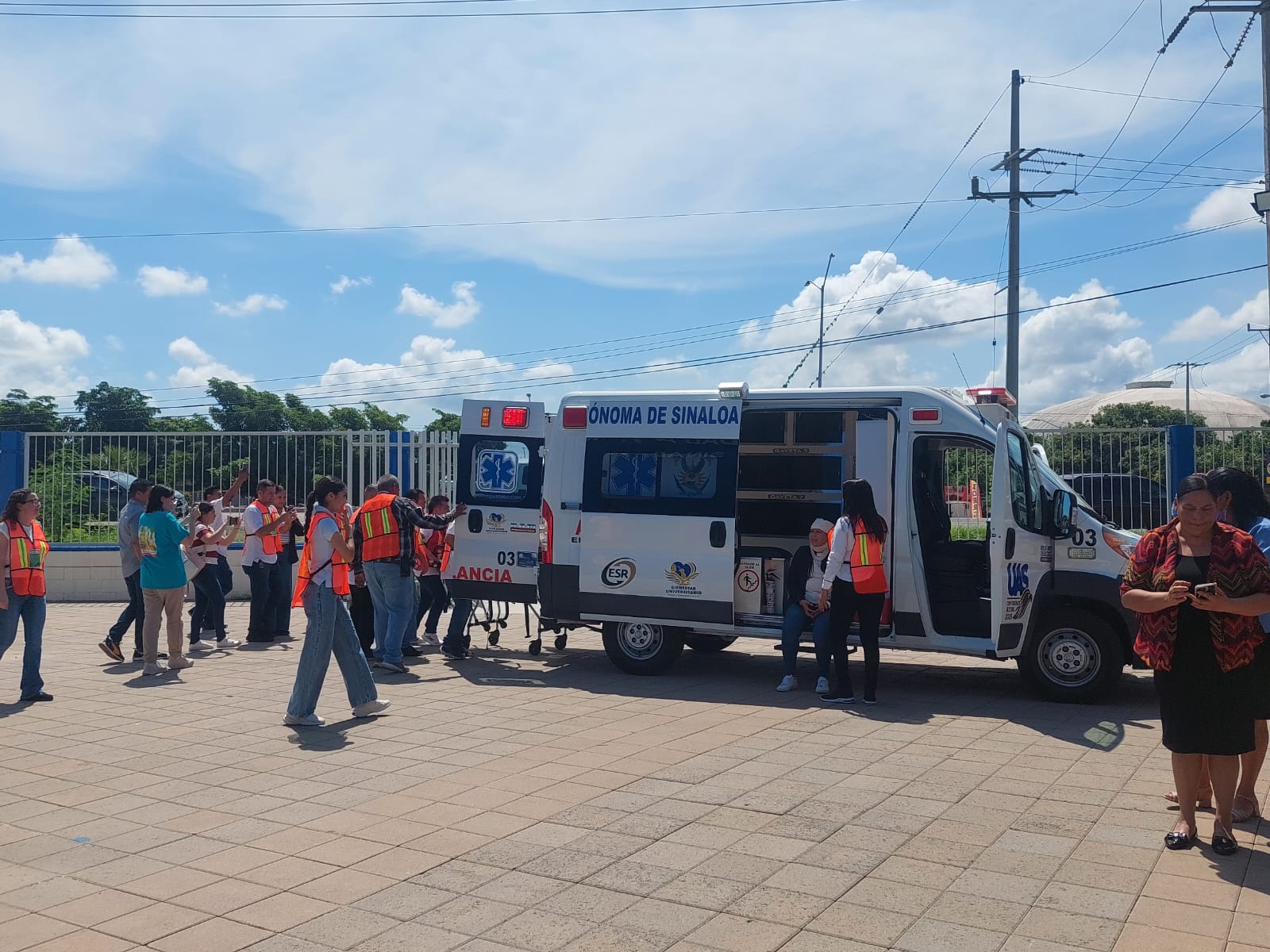 Simulacro de sismo en la torre académica de la UAS en Salvador Alvarado