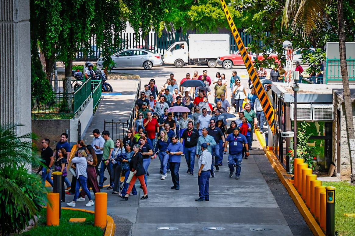 Personal y ciudadanía en Simulacro en Palacio de Gobierno