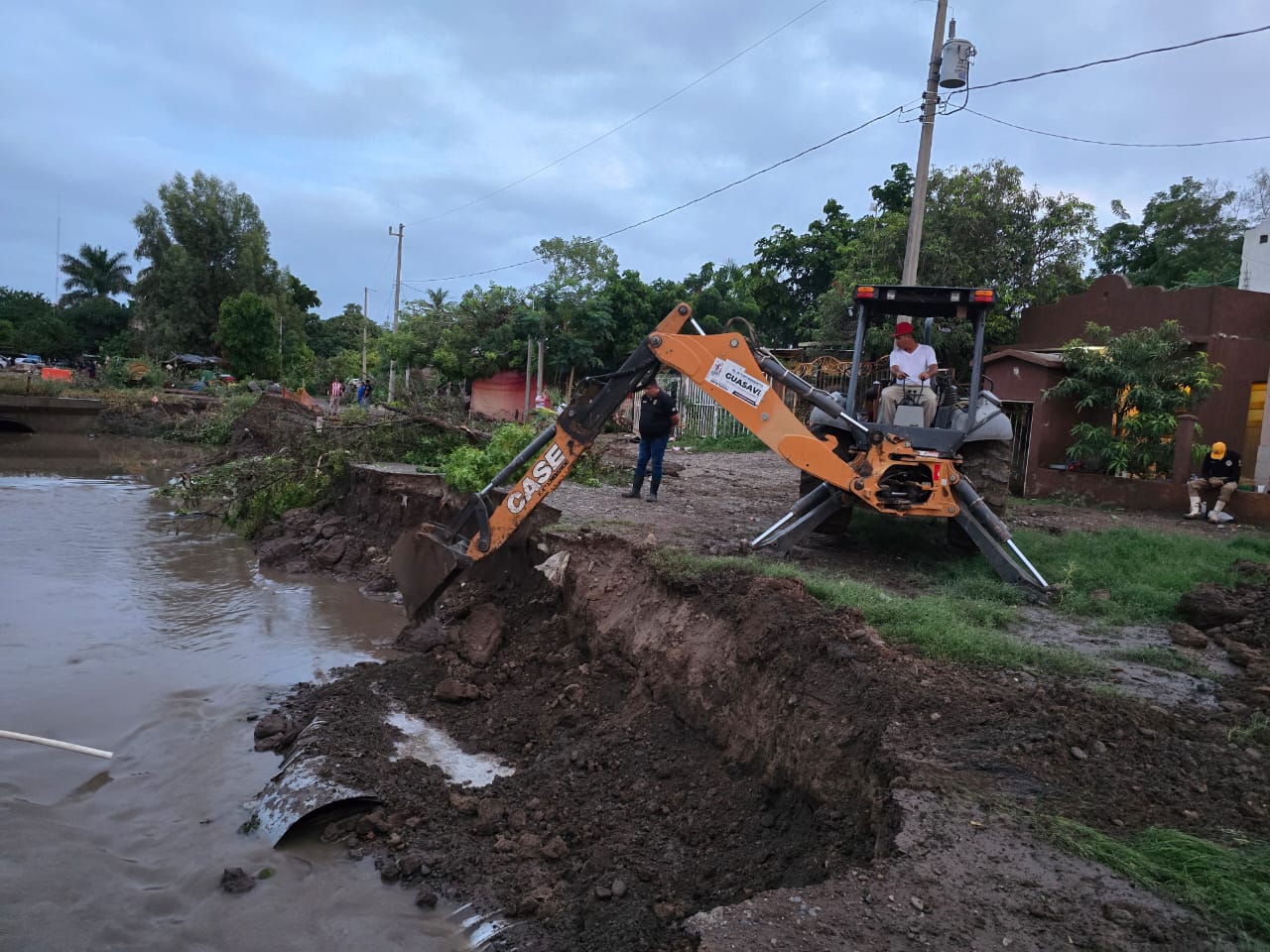 Socavón en el dren San Joachín