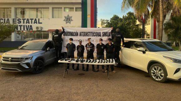 ¡Dos son menores! Capturan a cinco sujetos fuertemente armados en Stanza Toscana, en Culiacán, Sinaloa