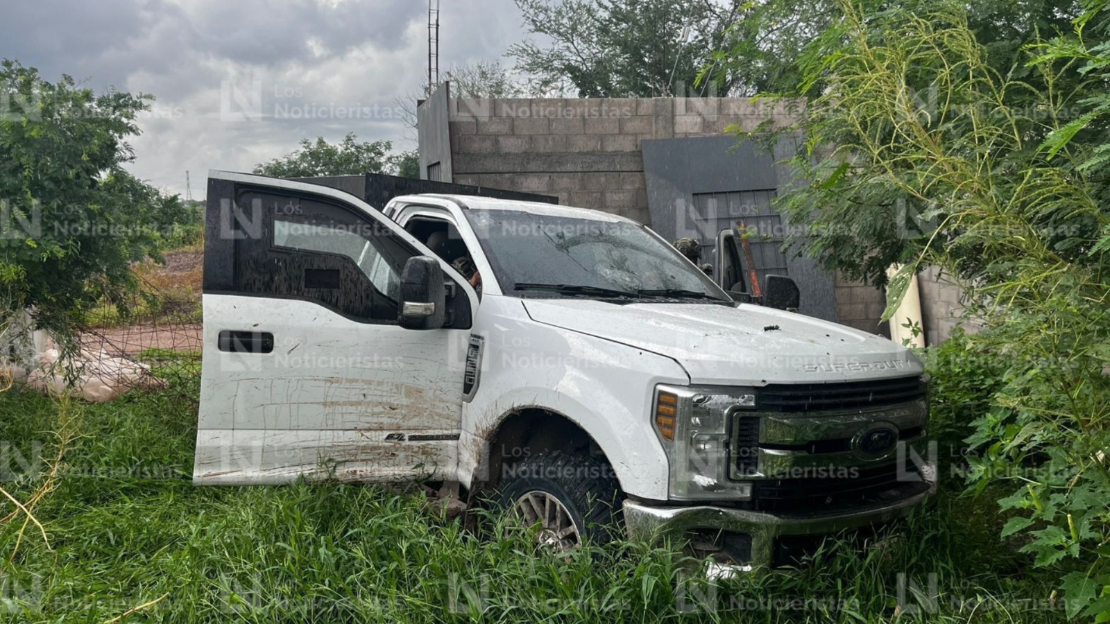 super duty asegurada blindada y baleada en culiacancito sin