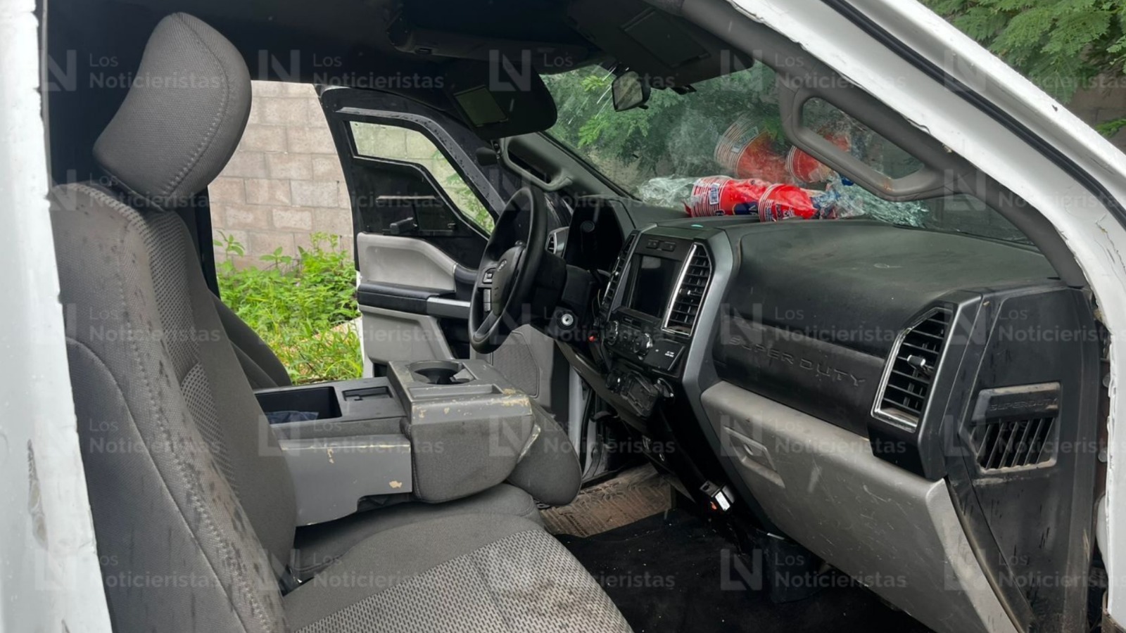 super duty asegurada blindada y baleada en culiacancito sinaloa en enfrentamiento