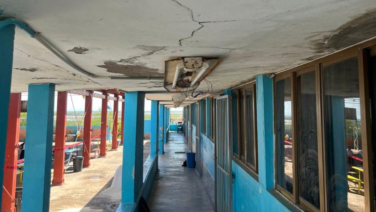Techo deteriorado en primaria de Guasave, Sinaloa