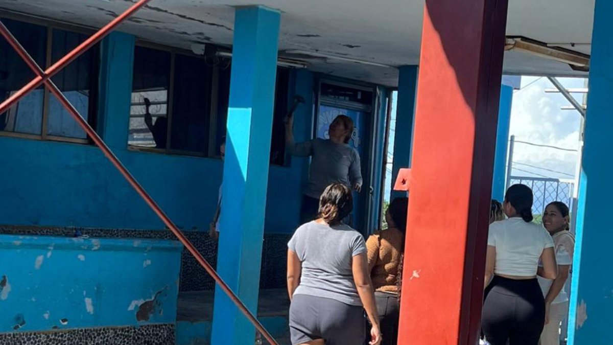 Techo deteriorado en primaria de Guasave, Sinaloa