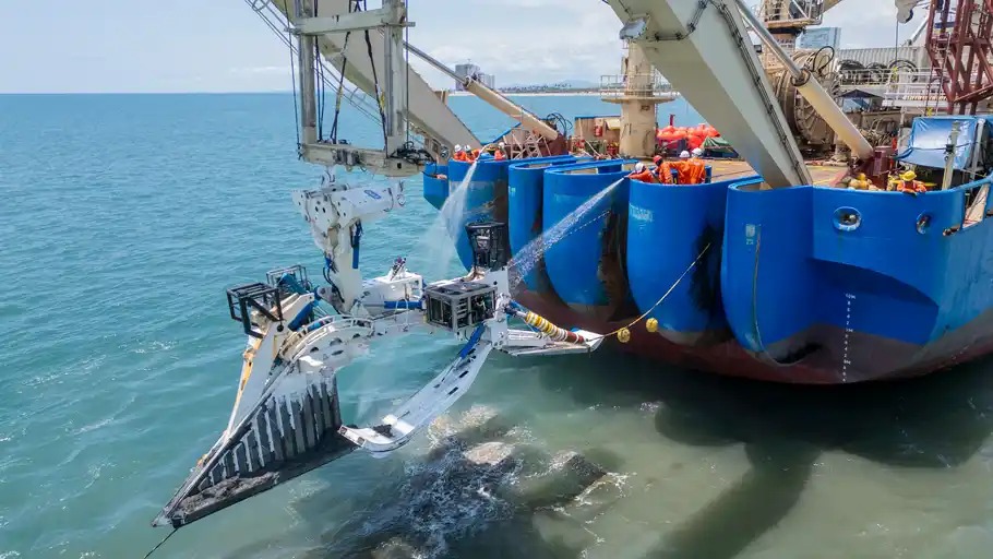 Telmex instala cable submarino entre Mazatlán y San José del Cabo