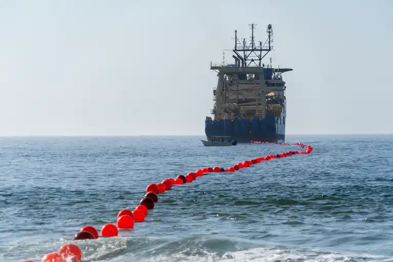 Telmex instala cable submarino entre Mazatlán y San José del Cabo