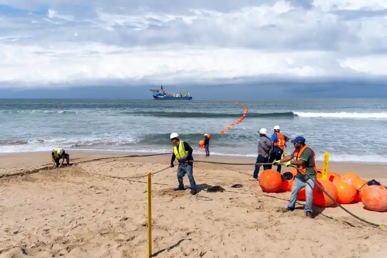 Telmex instala cable submarino entre Mazatlán y San José del Cabo