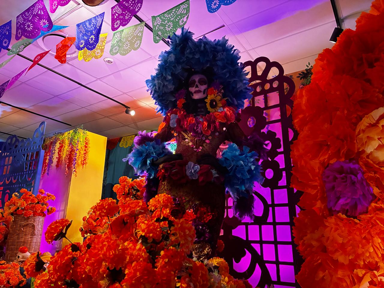 Temática del Día de Muertos en el Gran Acuario de Mazatlán