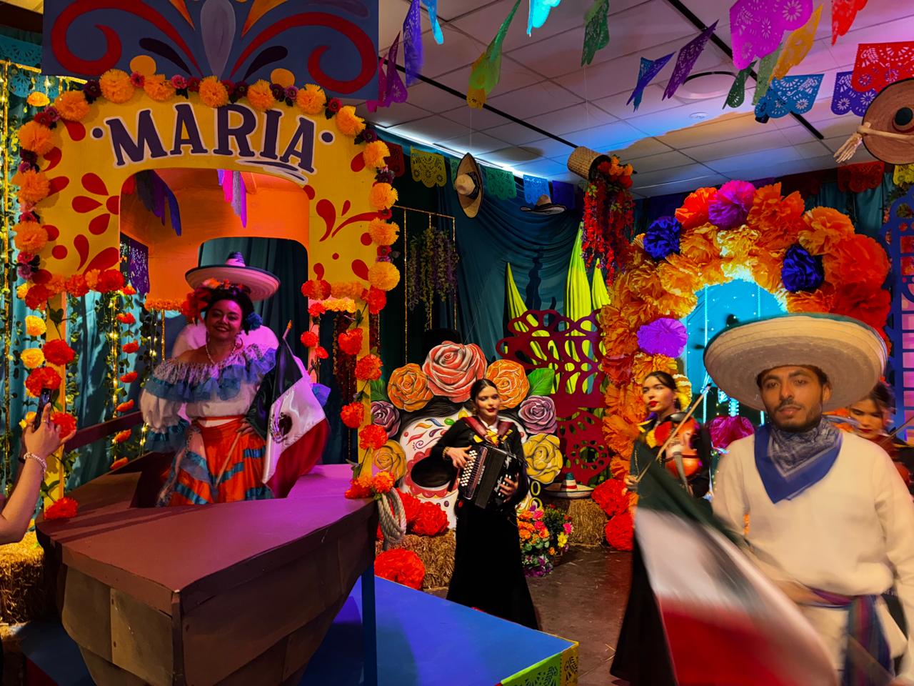 Temática del Día de Muertos en el Gran Acuario de Mazatlán