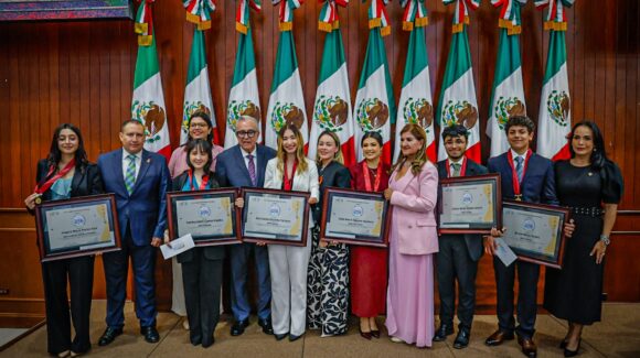 “Son una muestra del semillero que está floreciendo en Sinaloa”: Tere Guerra a galardonados del Mérito Juvenil 2025