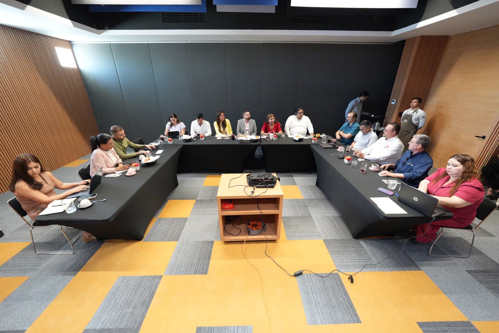 tere guerra se reunio con la intercamaral de mazatlan