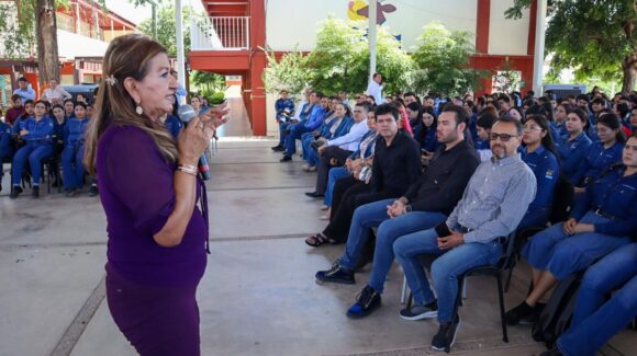 Tere Guerra sigue recorriendo el estado, se reúne con jóvenes de El Fuerte, Sinaloa