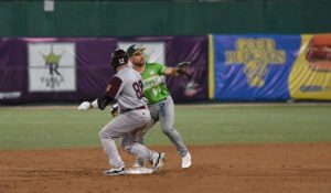 tomateros de culiacan cae ante caneros de los mochis jugada