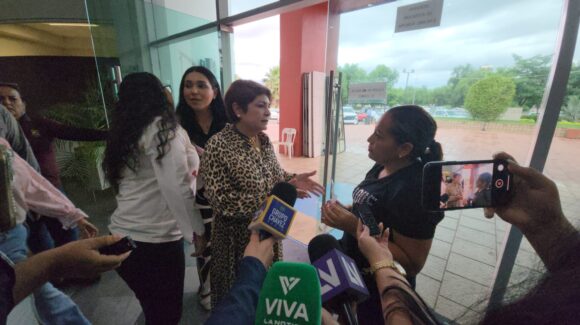 Trabajadora de Parques y Jardines denuncia despido injustificado en Guasave