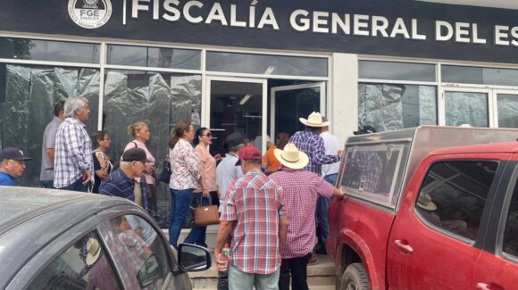 Trabajadores del campo toman Fiscalía en Guasave; denuncian años de omisión en litigio por disputa de su local