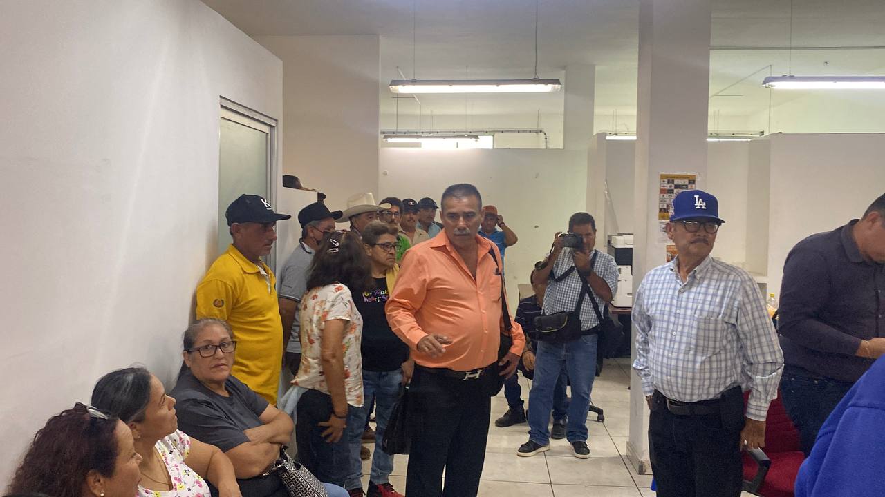 Trabajadores del campo toman Fiscalía en Guasave