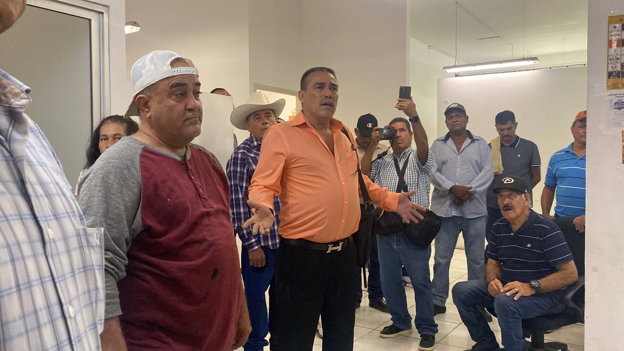 Trabajadores del campo toman Fiscalía en Guasave