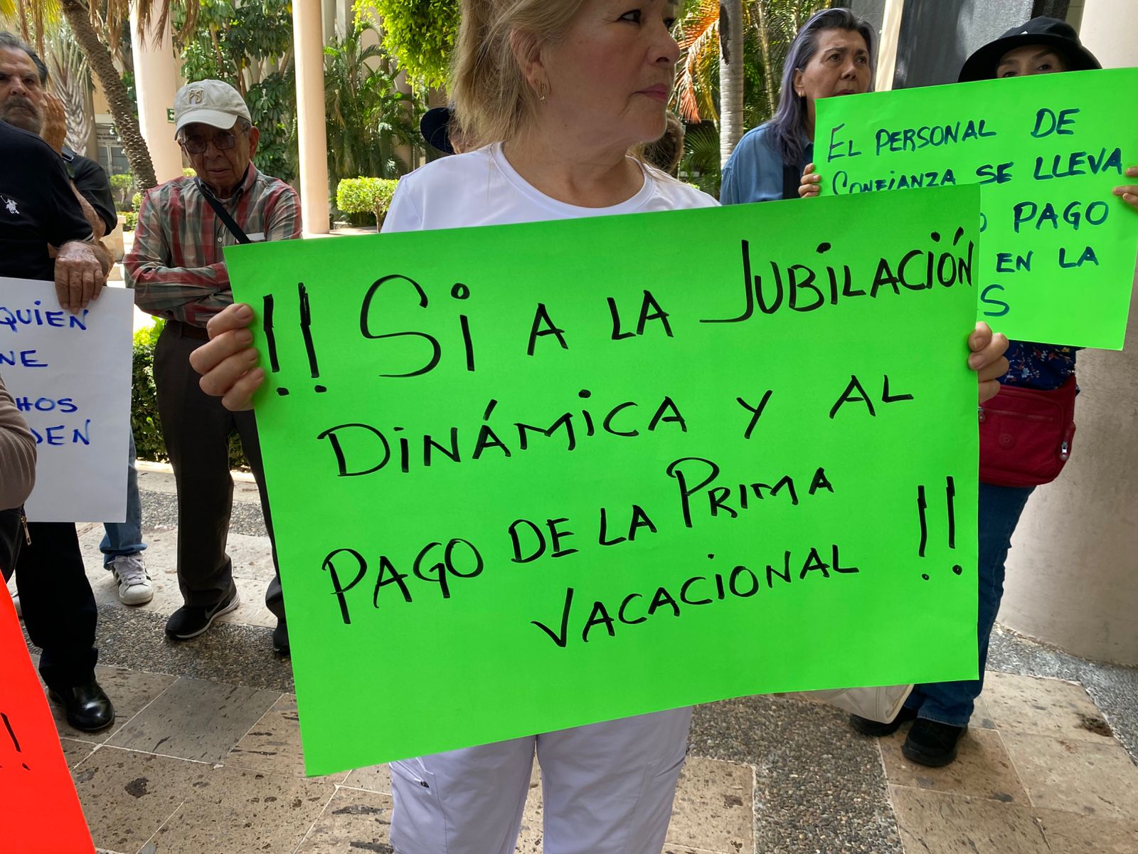 trabajadores jubilados de la uas protesta