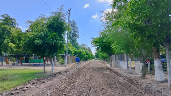 ¡Irán a todas las sindicaturas! Atienden caminos vecinales y calles con baches en Guasave, Sinaloa