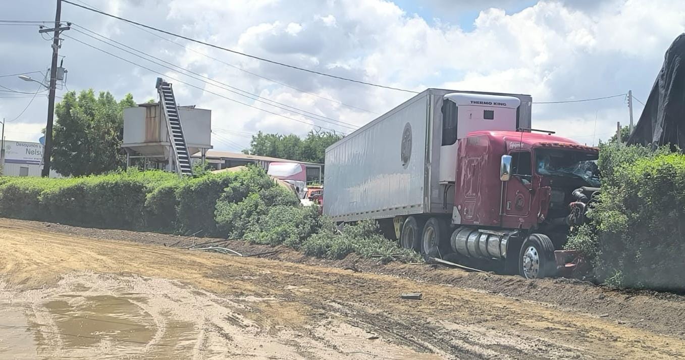 trailer choque con empaque en costa rica