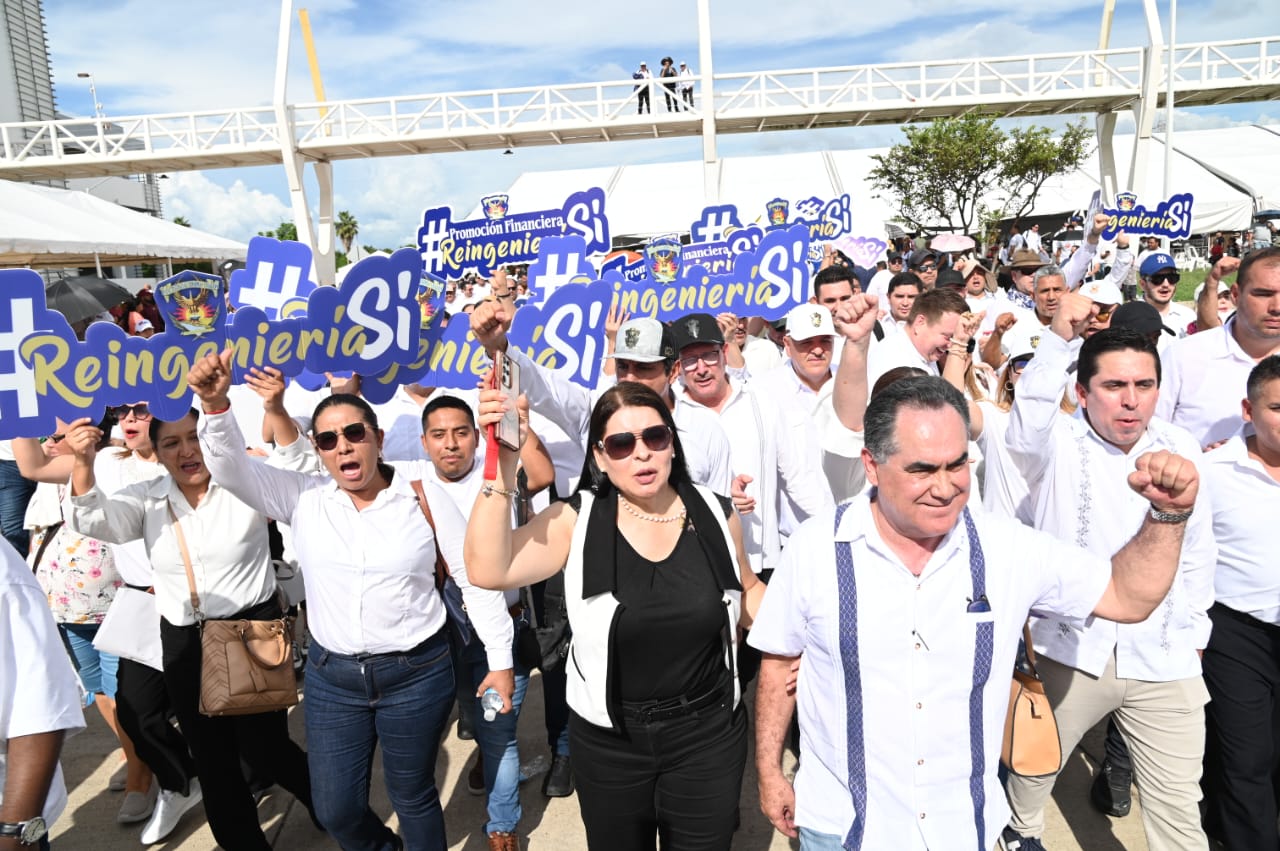 Trabajadores de la UAS asisten a evento de Claudia Sheinbaum en Mazatlán