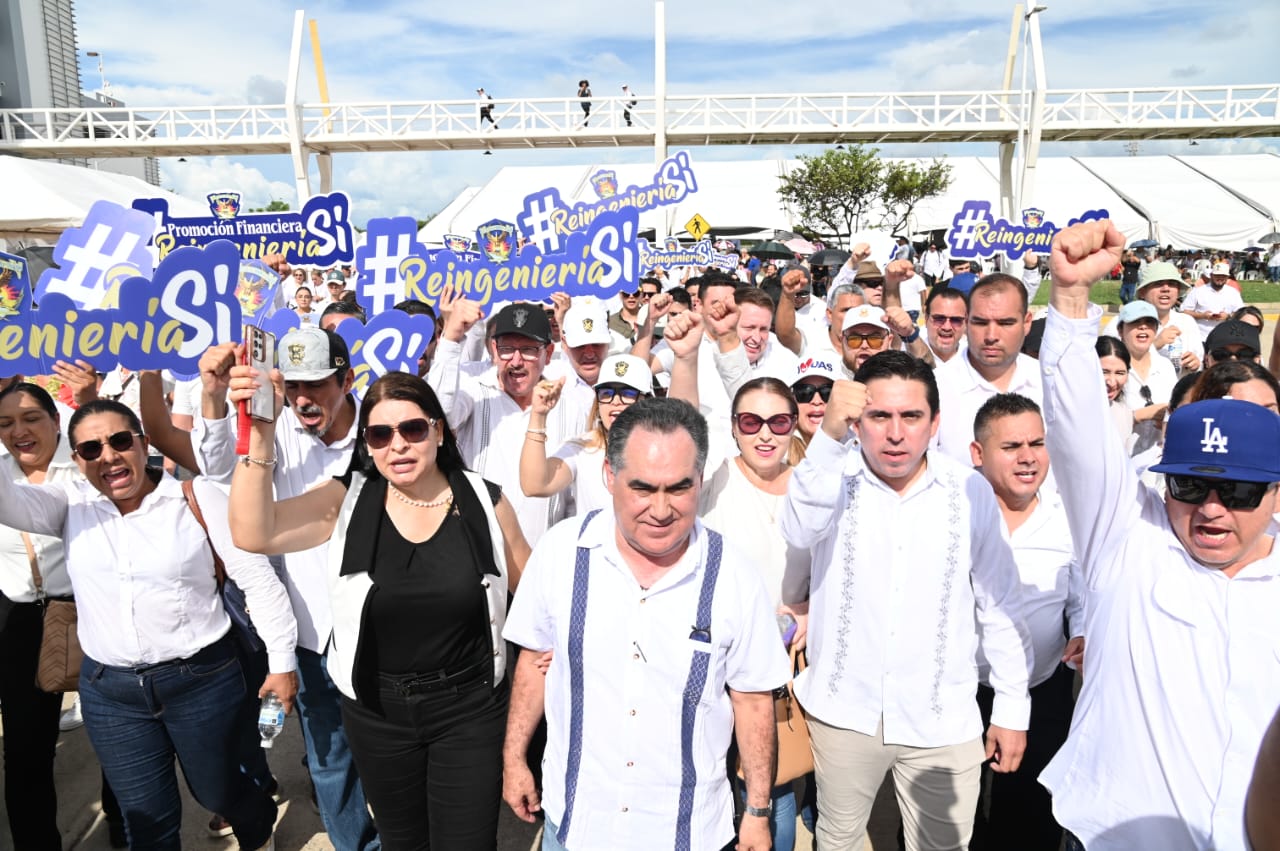 Trabajadores de la UAS asisten a evento de Claudia Sheinbaum en Mazatlán