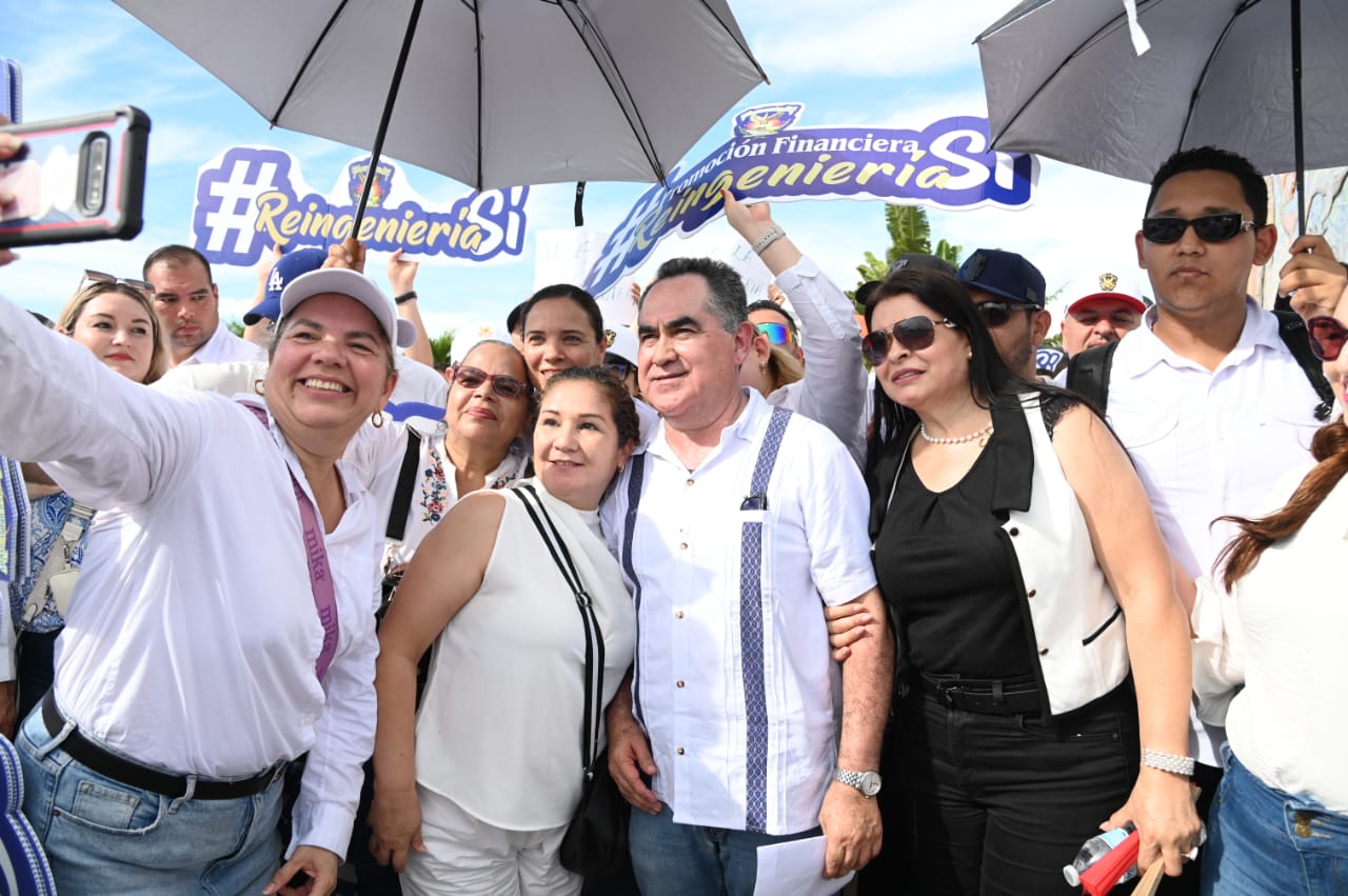 Trabajadores de la UAS asisten a evento de Claudia Sheinbaum en Mazatlán