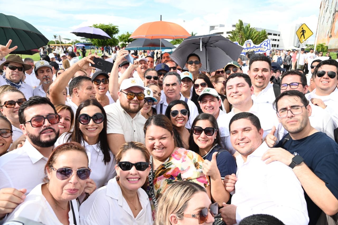 Trabajadores de la UAS asisten a evento de Claudia Sheinbaum en Mazatlán