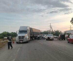 Un lesionado de gravedad en choque entre vehículo y tráiler en Guasave